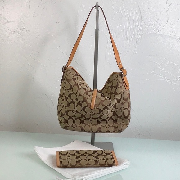 VGT Coach Hampton Signature CC fold over clip Hobo Bag & Matching Bifold Wallet - Picture 12 of 16